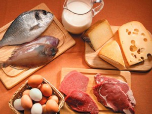 alimentacion-saludable-piramide-proteinas-carne-pescado-huevo